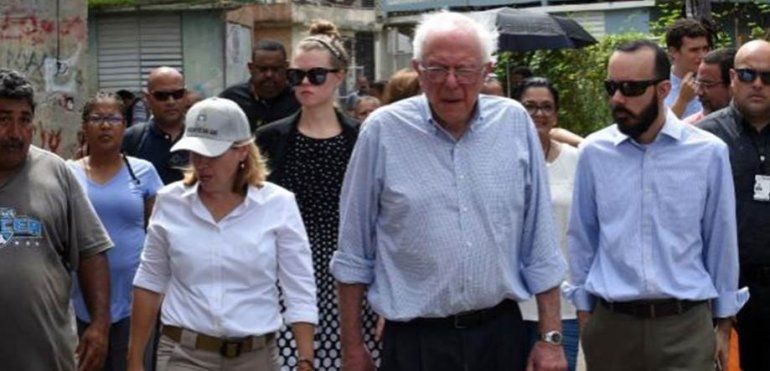 Bernie Sanders comienza a ver la devastación en la Isla