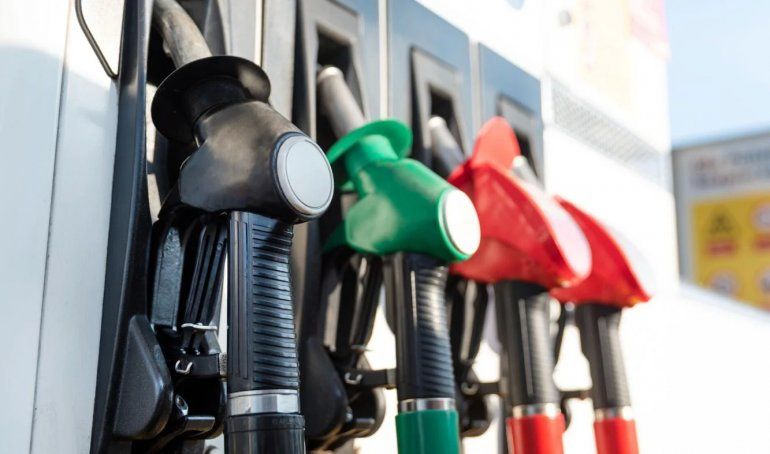 DACO reporta leve baja en los precios mínimos de la gasolina