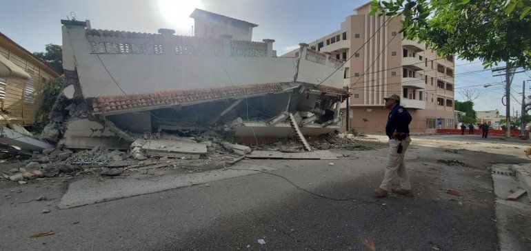 Vecinos no salen de su asombro ante colapso de edificio en Ponce