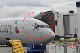 pasajero de american airlines irrumpe en cabina, dana controles e intenta tirarse por la ventana