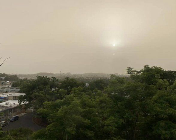 Puerto Rico amanece cubierto por una extensa nube de polvo del Sahara