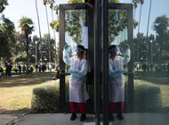 escasez de pruebas y demoras avivan contagios en california