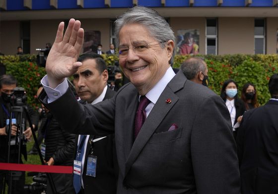 Ecuador: presidente lanza referendo sobre varios temas