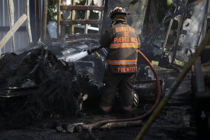 Encuentran un cuerpo calcinado al extinguir un incendio en Bayamón