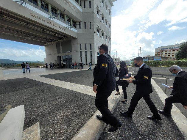 Agentes especiales del NIE diligencian orden de allanamiento en el municipio de Caguas