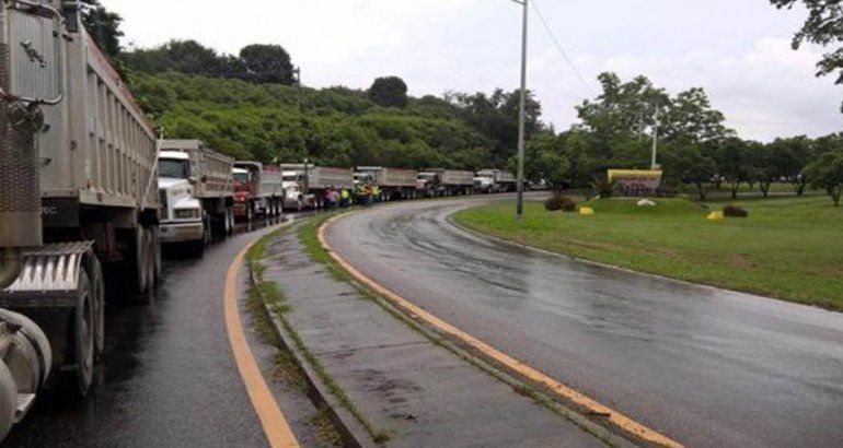 Desvían camiones de cenizas para evitar manifestantes