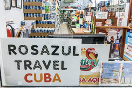 cuba prohibe agencias de viajes privadas y guias de turismo independientes