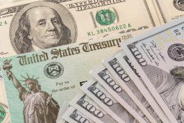 El IRS comenzará a enviar cheques de ayuda a padres