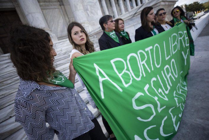 Comienza la discusión en el Senado del proyecto que busca restringir el aborto
