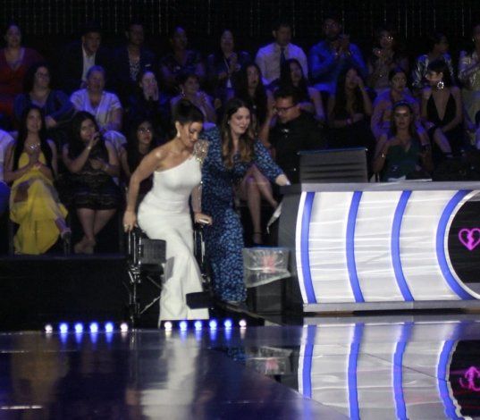 Dayanara Torres llega en silla de ruedas a Mira quién baila