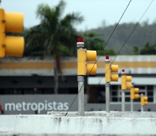 Metropistas reinstala sistema de semáforos en el peaje de Buchanan