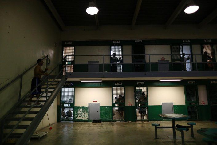 Corrección suspende visitas de familiares y decreta lockdown en tres cárceles